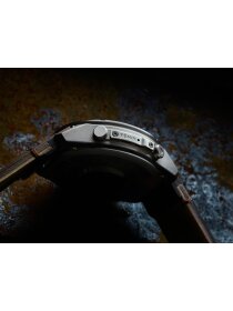 fēnix® 9 Pro – inReach®, 51 mm, AMOLED Sapphire, Titan mit Leder-Armband Walnuss + Silikon-Armband Kieselgrau/Silbergrau